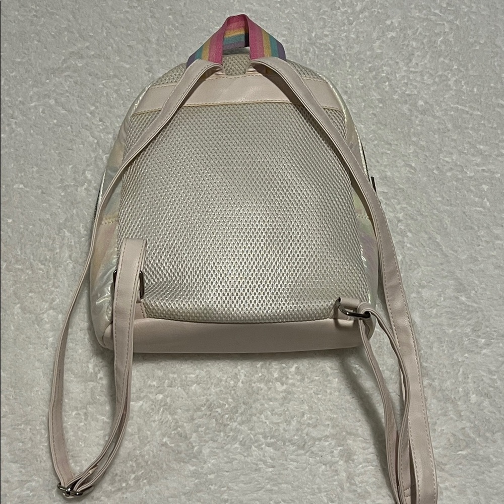 OMG Miss Gwen's ACCESSORIES irridescent white OMBRE HEART LOVE BACKPACK 9"×7 - Picture 4 of 9